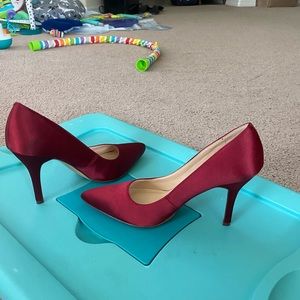 Deep red silky pump size 8.5